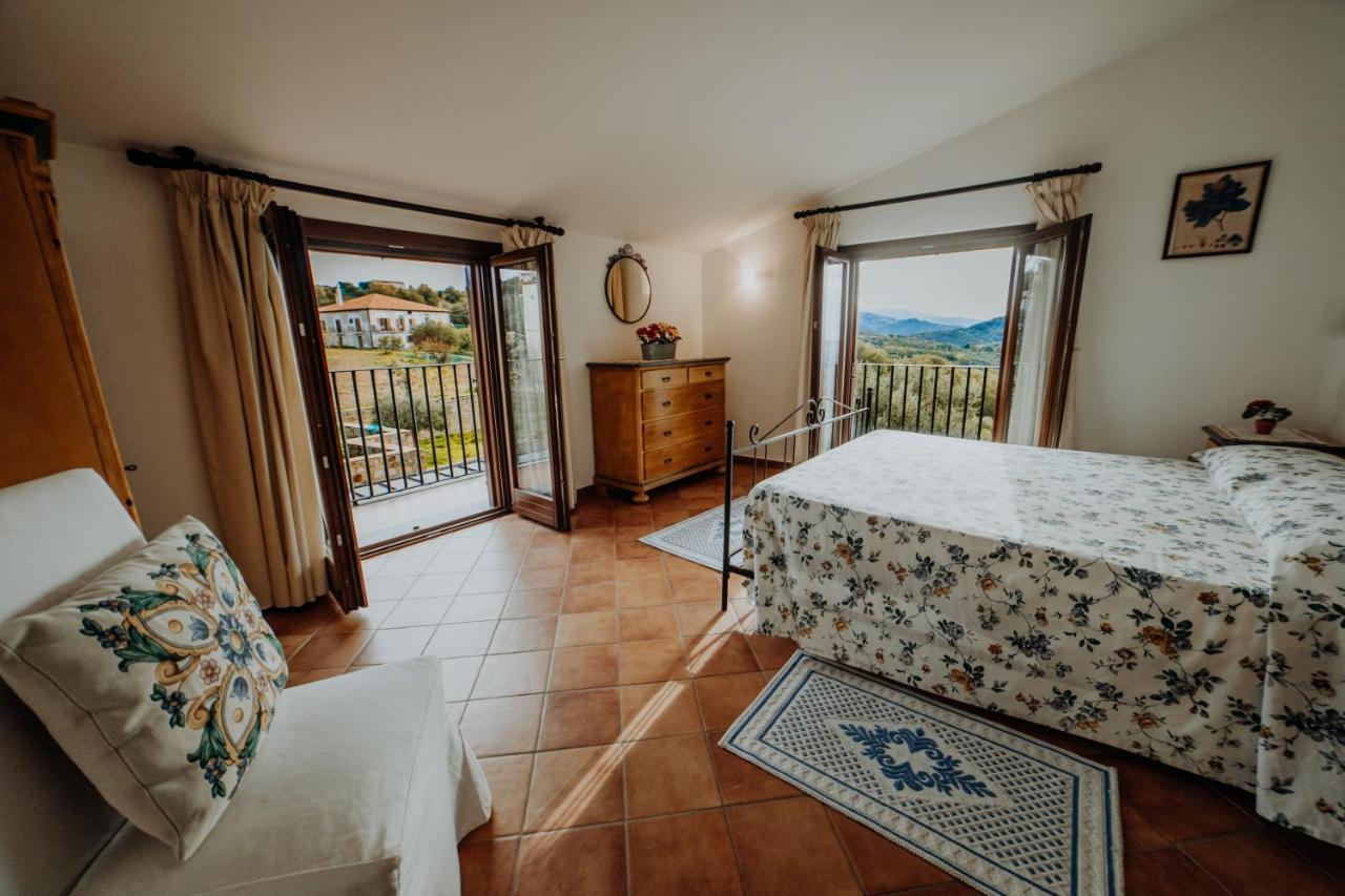 Residenza Golfo Degli Ulivi Aparthotel Caprioli Exterior photo