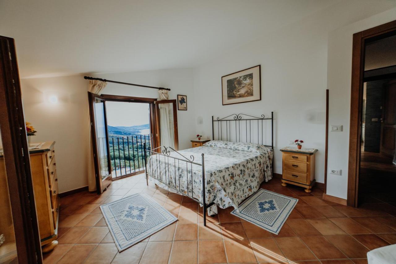 Residenza Golfo Degli Ulivi Aparthotel Caprioli Exterior photo