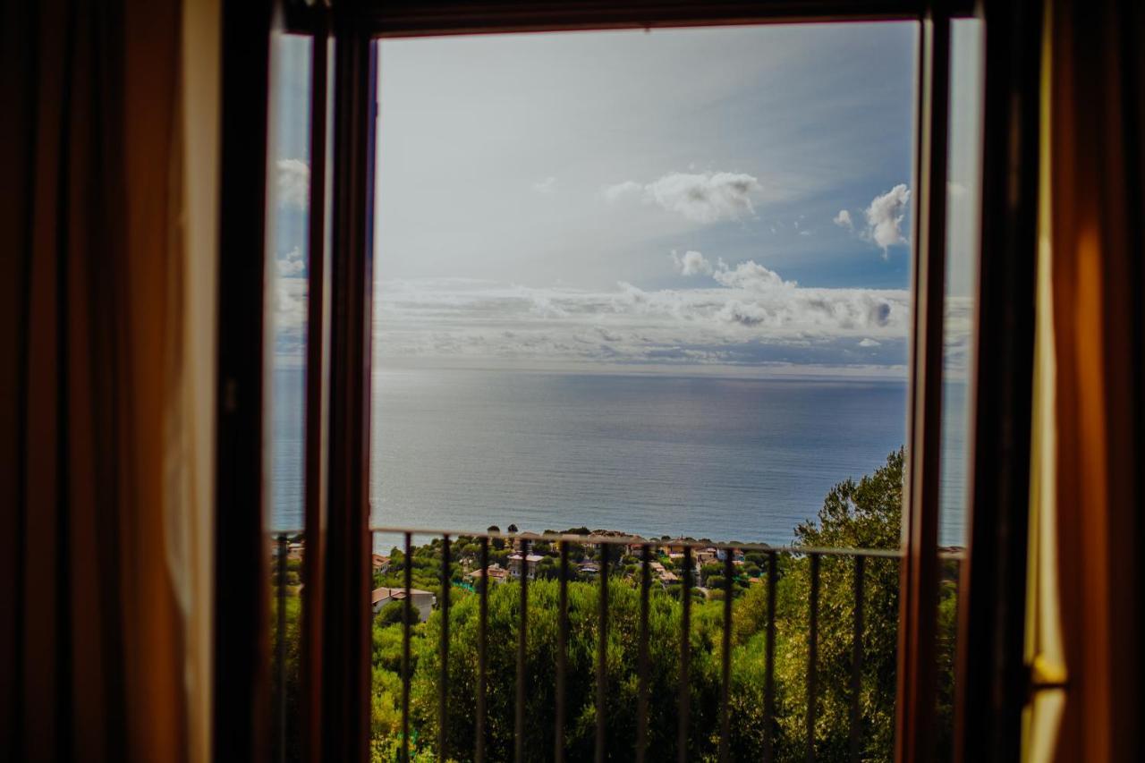 Residenza Golfo Degli Ulivi Aparthotel Caprioli Exterior photo