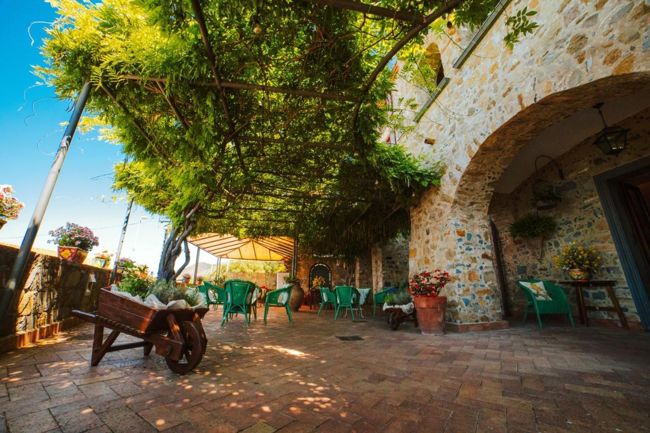 Residenza Golfo Degli Ulivi Aparthotel Caprioli Exterior photo